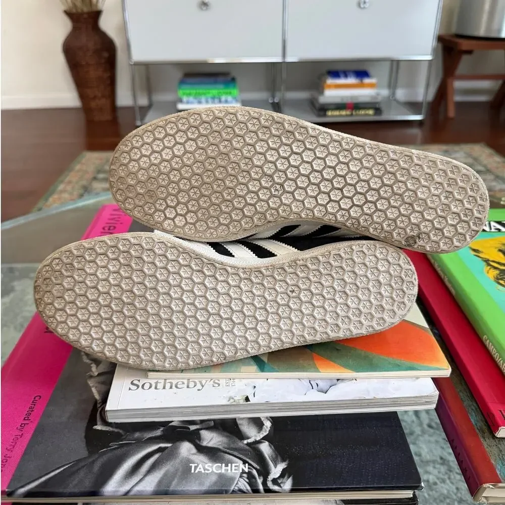 Adidas Originals Men's Gazelle Sneakers Black White BB5476 - Picture 4 of 5